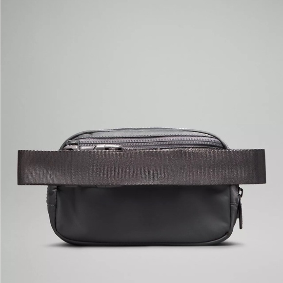 Lululemon • Everywhere Belt Bag Lg 2L Heritage 365 Grey Limited Edition - Picture 9 of 9